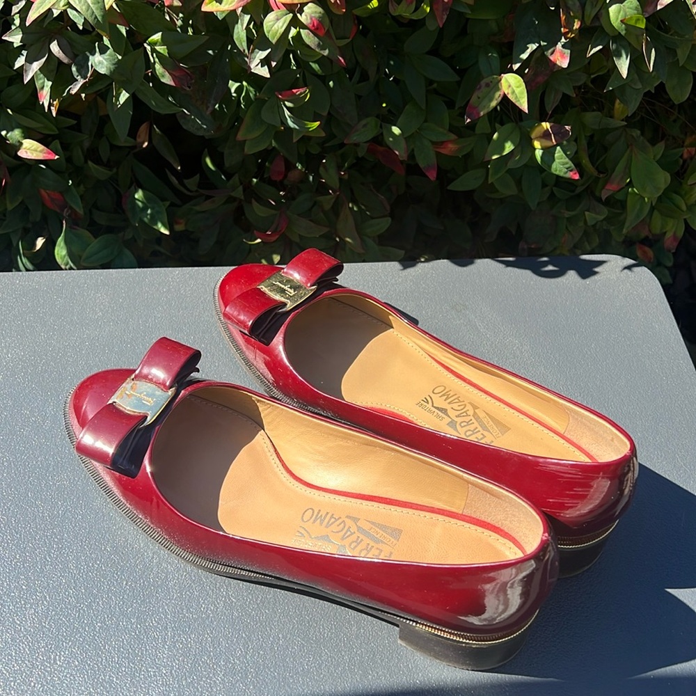 FERRAGAMO wine red shoes in size EU 39